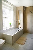 Luxurious Tranquil Four Bedroom Retreat in Buxton