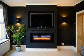 Luxurious Tranquil Four Bedroom Retreat in Buxton