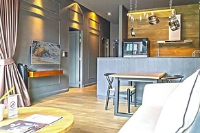 Luxury King Bed Apartment With Pool View and Sauna
