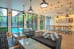 Luxury King Bed Apartment With Pool View and Sauna