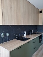 Studio & Balcony City Centre by Renters