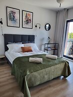 Studio & Balcony City Centre by Renters