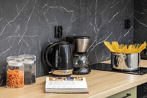 Studio & Balcony City Centre by Renters