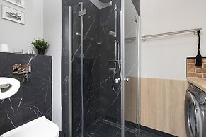 Studio & Balcony City Centre by Renters