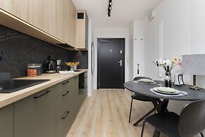 Studio & Balcony City Centre by Renters