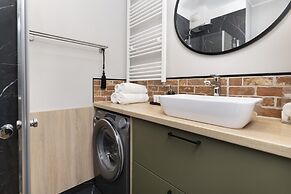 Studio & Balcony City Centre by Renters