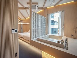 UH Suite Seoul Square