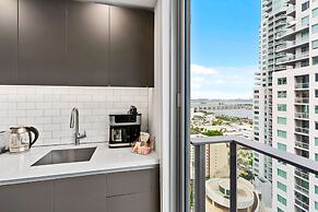 Modern High-Rise Condo with Pool/Gym, in Central DT MIAMI!