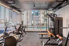 Modern High-Rise Condo with Pool/Gym, in Central DT MIAMI!