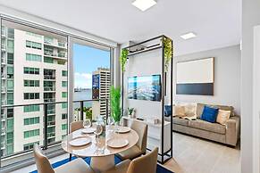 Modern High-Rise Condo with Pool/Gym, in Central DT MIAMI!