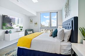 Modern High-Rise Condo with Pool/Gym, in Central DT MIAMI!