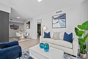 Modern High-Rise Condo with Pool/Gym, in Central DT MIAMI!