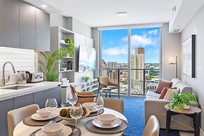 Modern High-Rise Condo with Pool/Gym, in Central DT MIAMI!