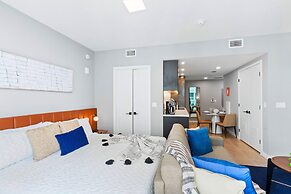 Modern High-Rise Condo with Pool/Gym, in Central DT MIAMI!