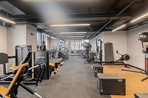 Modern High-Rise Condo with Pool/Gym, in Central DT MIAMI!