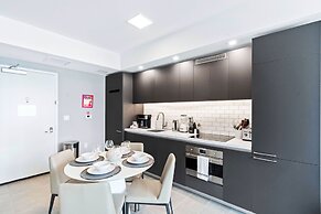 Modern High-Rise Condo with Pool/Gym, in Central DT MIAMI!