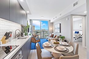 Modern High-Rise Condo with Pool/Gym, in Central DT MIAMI!