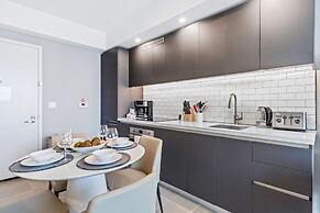 Modern High-Rise Condo with Pool/Gym, in Central DT MIAMI!