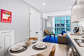 Modern High-Rise Condo with Pool/Gym, in Central DT MIAMI!