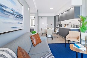 Modern High-Rise Condo with Pool/Gym, in Central DT MIAMI!