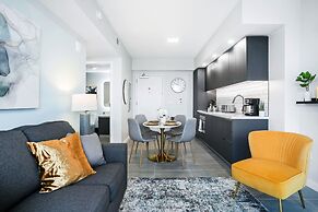 Modern High-Rise Condo with Pool/Gym, in Central DT MIAMI!