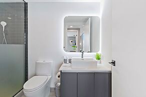 Modern High-Rise Condo with Pool/Gym, in Central DT MIAMI!