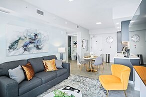 Modern High-Rise Condo with Pool/Gym, in Central DT MIAMI!