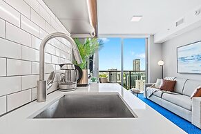 Modern High-Rise Condo with Pool/Gym, in Central DT MIAMI!