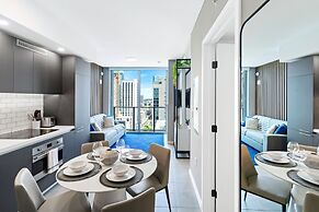 Modern High-Rise Condo with Pool/Gym, in Central DT MIAMI!