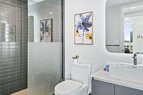 Modern High-Rise Condo with Pool/Gym, in Central DT MIAMI!