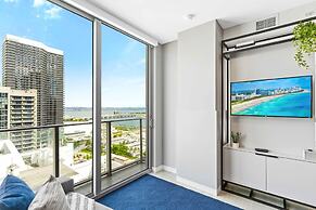 Modern High-Rise Condo with Pool/Gym, in Central DT MIAMI!