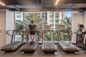 Modern High-Rise Condo with Pool/Gym, in Central DT MIAMI!