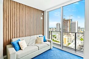Modern High-Rise Condo with Pool/Gym, in Central DT MIAMI!