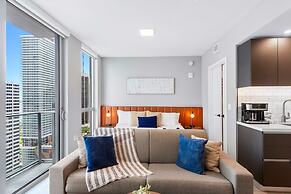 Modern High-Rise Condo with Pool/Gym, in Central DT MIAMI!