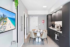 Modern High-Rise Condo with Pool/Gym, in Central DT MIAMI!