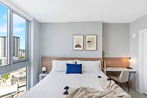 Modern High-Rise Condo with Pool/Gym, in Central DT MIAMI!