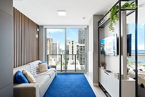 Modern High-Rise Condo with Pool/Gym, in Central DT MIAMI!