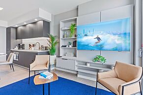 Modern High-Rise Condo with Pool/Gym, in Central DT MIAMI!