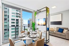 Modern High-Rise Condo with Pool/Gym, in Central DT MIAMI!