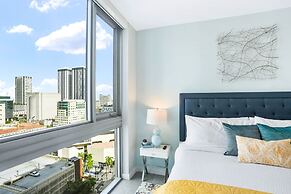 Modern High-Rise Condo with Pool/Gym, in Central DT MIAMI!