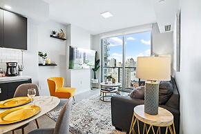 Modern High-Rise Condo with Pool/Gym, in Central DT MIAMI!