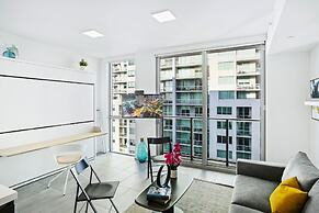 Modern High-Rise Condo with Pool/Gym, in Central DT MIAMI!