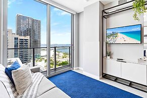 Modern High-Rise Condo with Pool/Gym, in Central DT MIAMI!