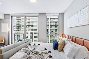 Modern High-Rise Condo with Pool/Gym, in Central DT MIAMI!