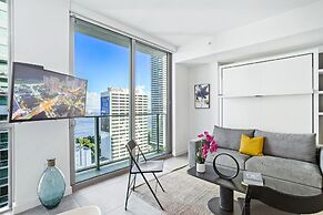 Modern High-Rise Condo with Pool/Gym, in Central DT MIAMI!