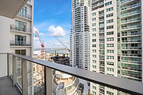Modern High-Rise Condo with Pool/Gym, in Central DT MIAMI!