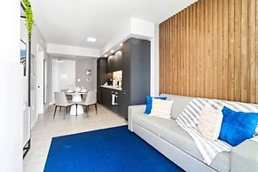 Modern High-Rise Condo with Pool/Gym, in Central DT MIAMI!