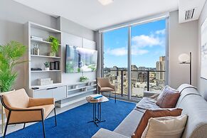 Modern High-Rise Condo with Pool/Gym, in Central DT MIAMI!