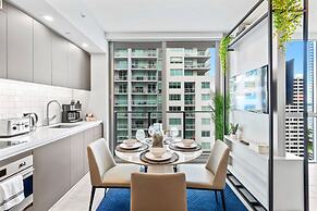 Modern High-Rise Condo with Pool/Gym, in Central DT MIAMI!