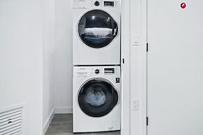 Modern High-Rise Condo with Pool/Gym, in Central DT MIAMI!